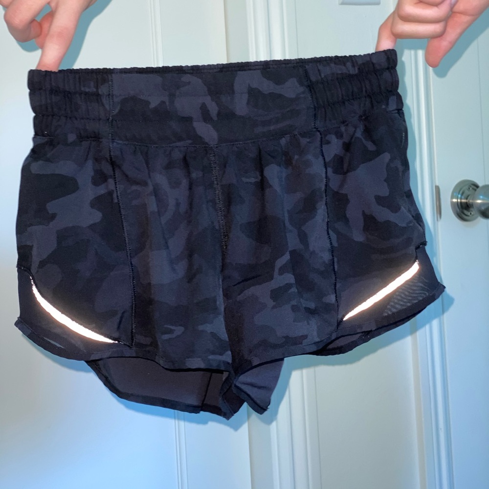 LULULEMON CAMO SHORTS SIZE 2